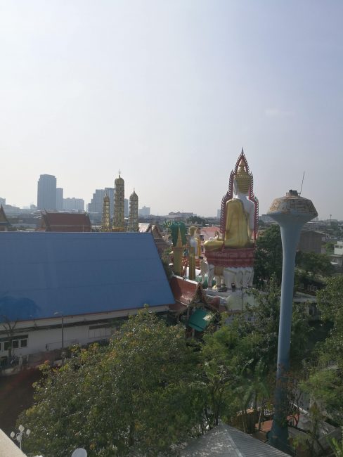 インスタ映タイの寺ワットパクナム５階の外の風景