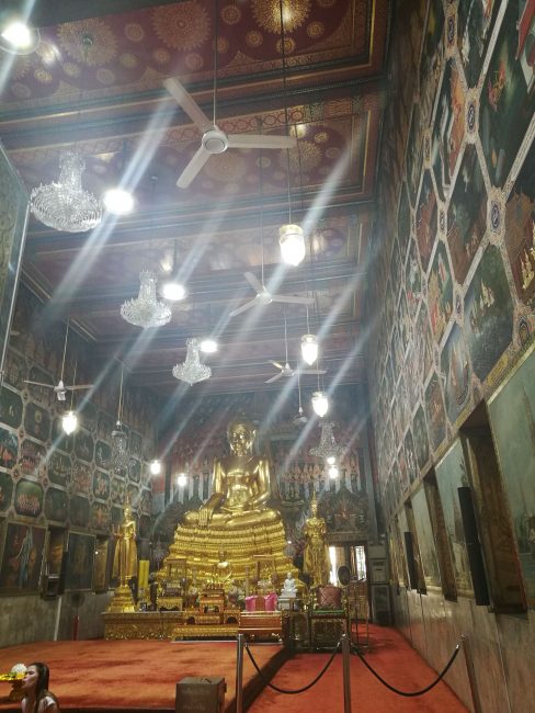 インスタ映タイの寺ワットパクナム寺院本堂
