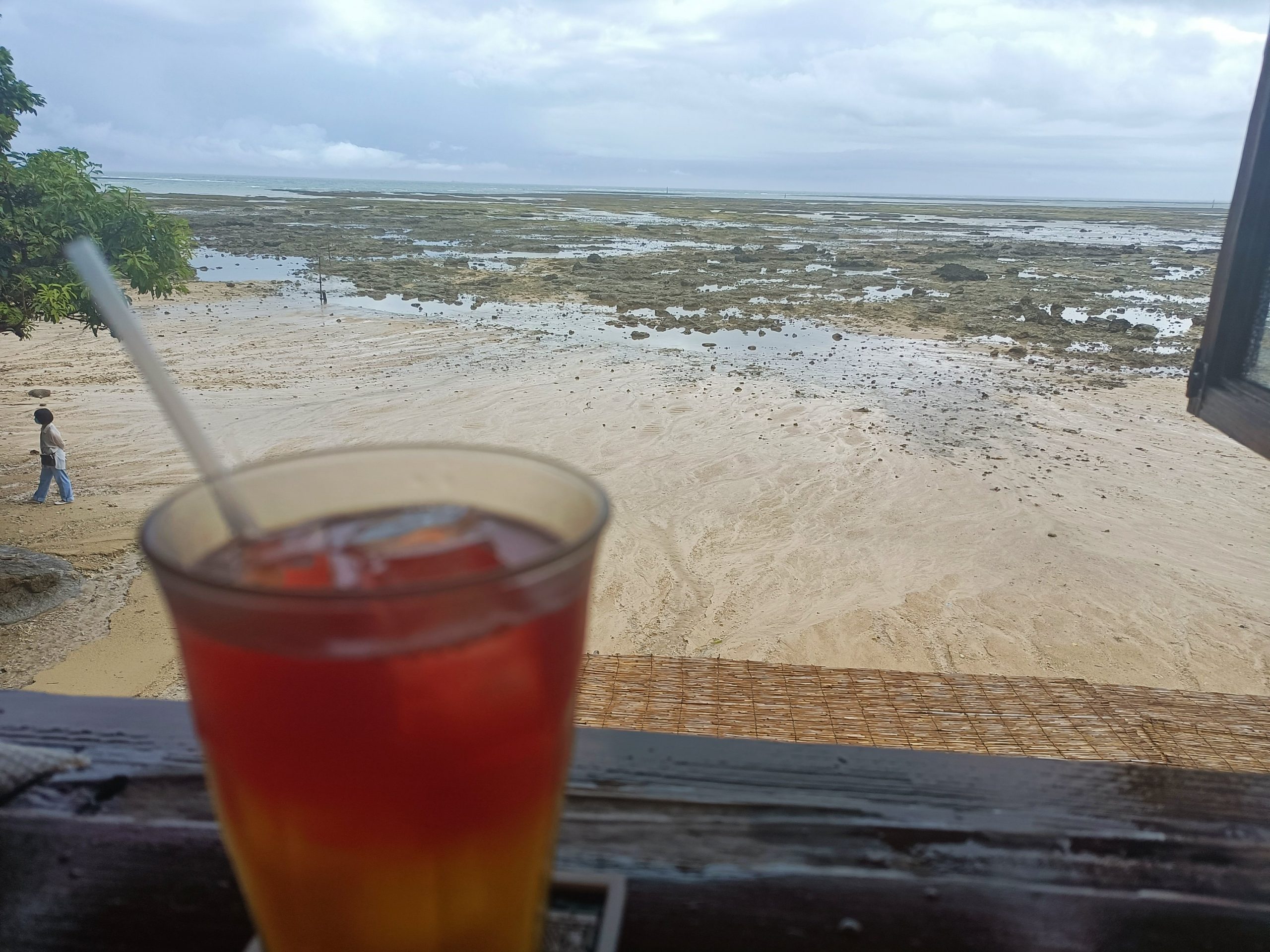 沖縄　浜辺の茶屋　海の見えるカフェ